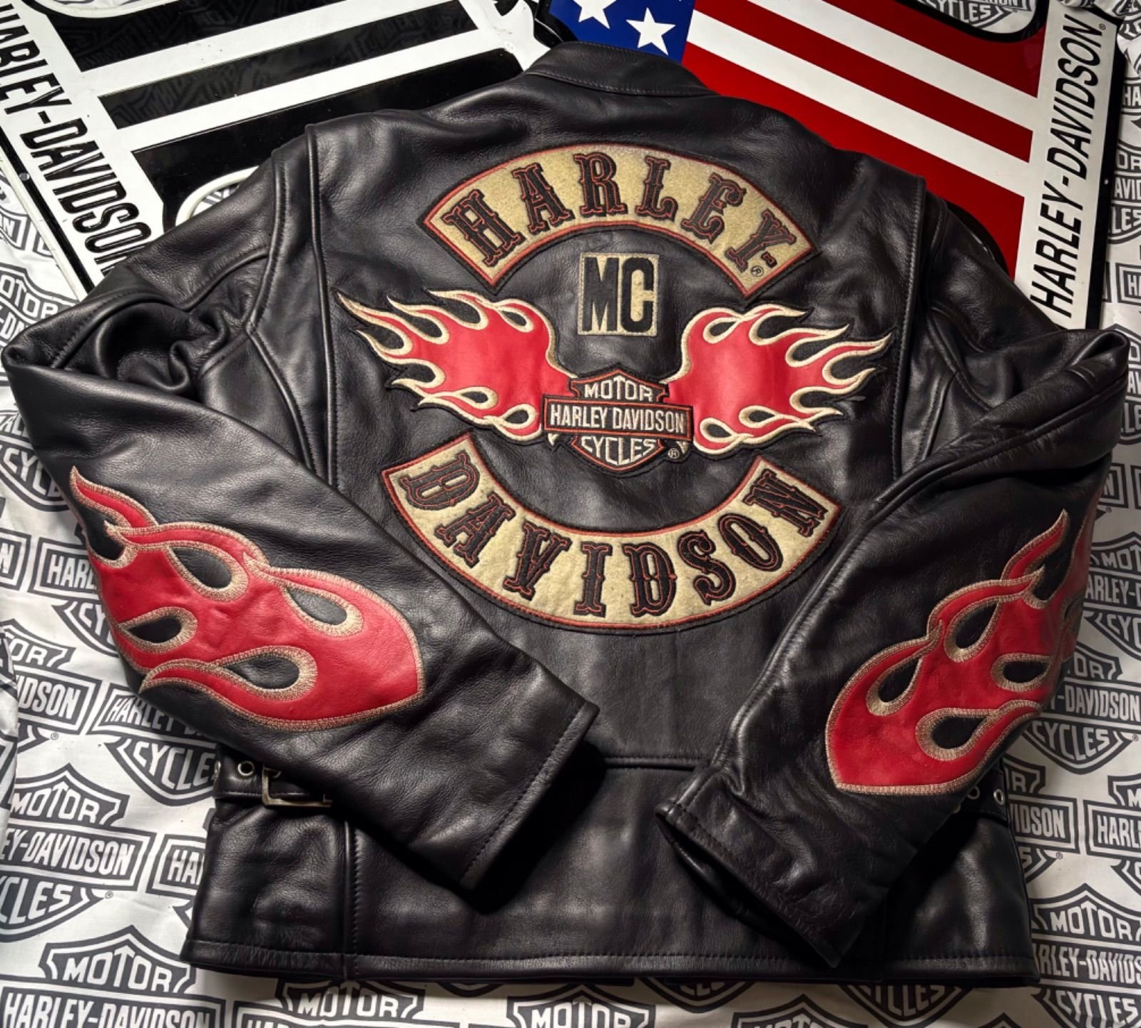 ⭐️ ハーレーダビッドソン 背面&袖・金糸・本革製パッチの限定