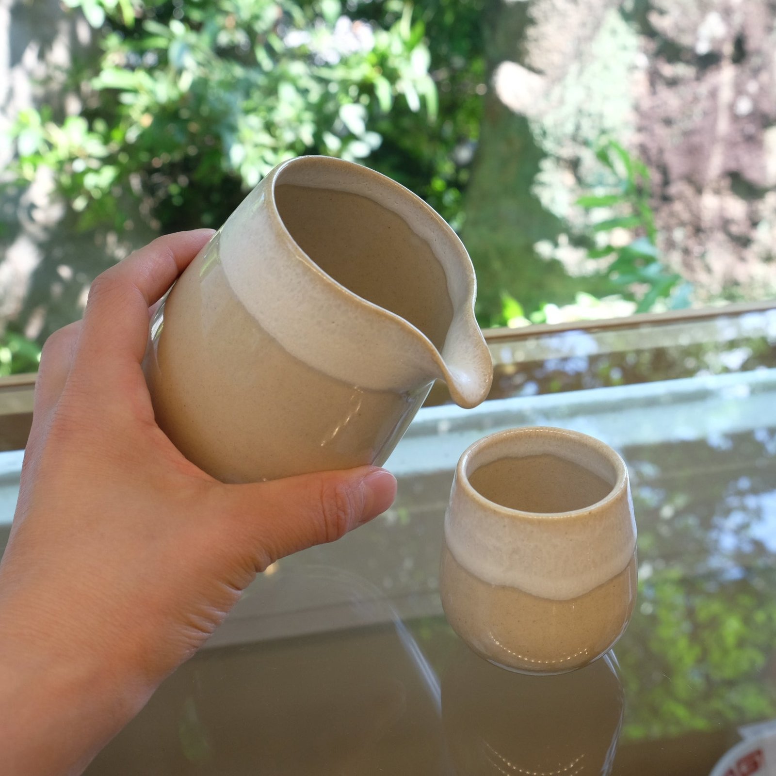 FOLK DESIGN 片口酒器・盃 2点セット 波佐見焼 飴釉白唐津流し/白釉白